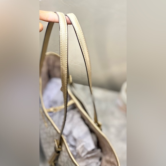 MICHAEL KORS Limited Edition Hearts Jet Set Travel Carryall Tote - Picture 3 of 15